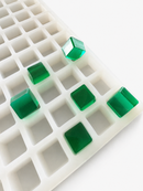 Stampo per gummies a cubetti da 2.85 mL, 315 cavità, con cubetti finiti verde smeraldo