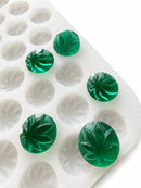 Stampo per gummies a foglia da 3.1 mL, 185 cavità, con gummies verde smeraldo