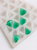 Stampo per caramelle gommose a diamante da 3.5 mL - 173 cavità - vista dettagliata, con caramelle gommose verde smeraldo