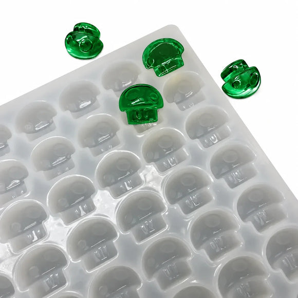 Stampo per caramelle gommose a fungo da 3.5 mL - 140 cavità - vista del prodotto, con caramelle gommose verde smeraldo