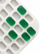 Stampo per gummies a mattoncino da 4 mL, 185 cavità — vista dall’alto angolata con gummies CBD verde smeraldo
